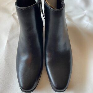 BLACK MEMORY FOAM BOOTIES SIZE 9